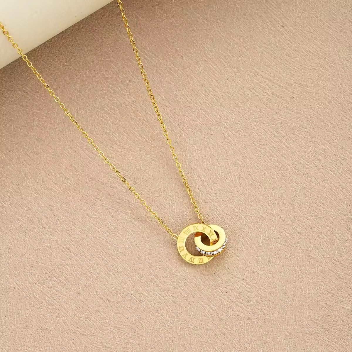 Vergoldetes Schmuckset aus Edelstahl mit Zirkonia & römischen Ziffern Wasserfest