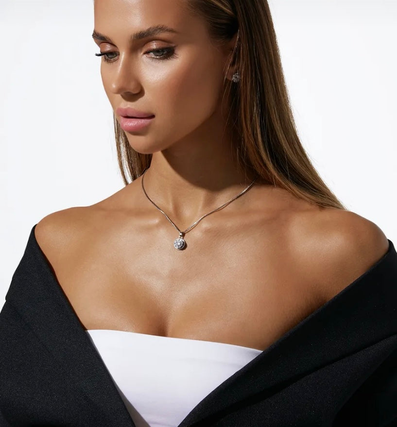 Wunderschöne Halskette aus 925er Silber mit funkelnden Zirkonia-Steinen