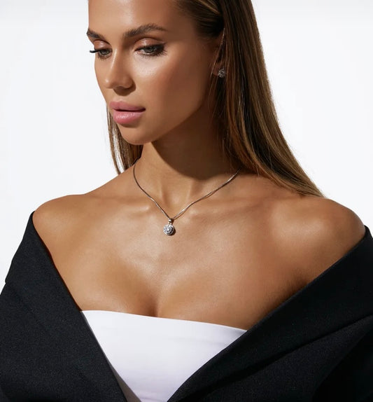 Wunderschöne Halskette aus 925er Silber mit funkelnden Zirkonia-Steinen